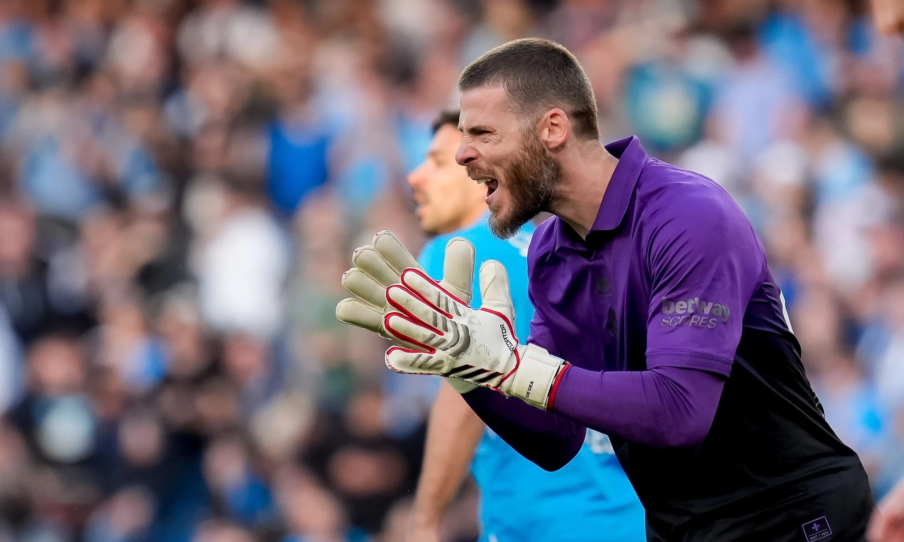 佛罗伦萨最后时刻队长鼓劲;志在西甲名次提升;球迷炸锅;轮换策略被讨论 佛罗伦萨最后时刻队长鼓劲;志在西甲名次提升;球迷炸锅;轮换策略被讨论