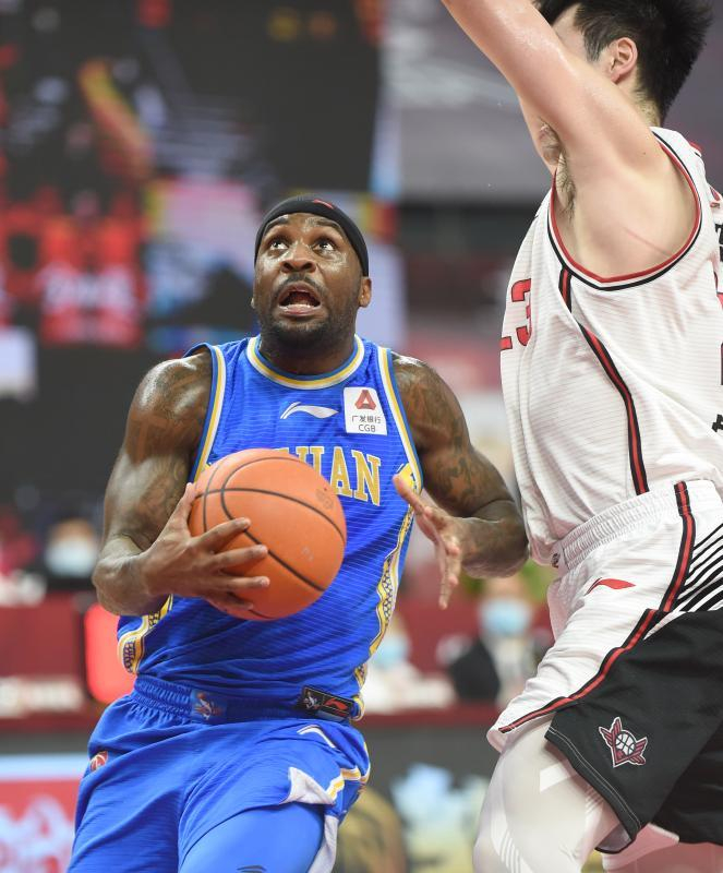 排球季后赛上演强强对话,辽东貔貅队大胜皖江灰熊队,战术调整见效;关键战拿下信心(小勒布伦大胜张本智和) 排球季后赛上演强强对话,辽东貔貅队大胜皖江灰熊队,战术调整见效;关键战拿下信心(小勒布伦大胜张本智和)