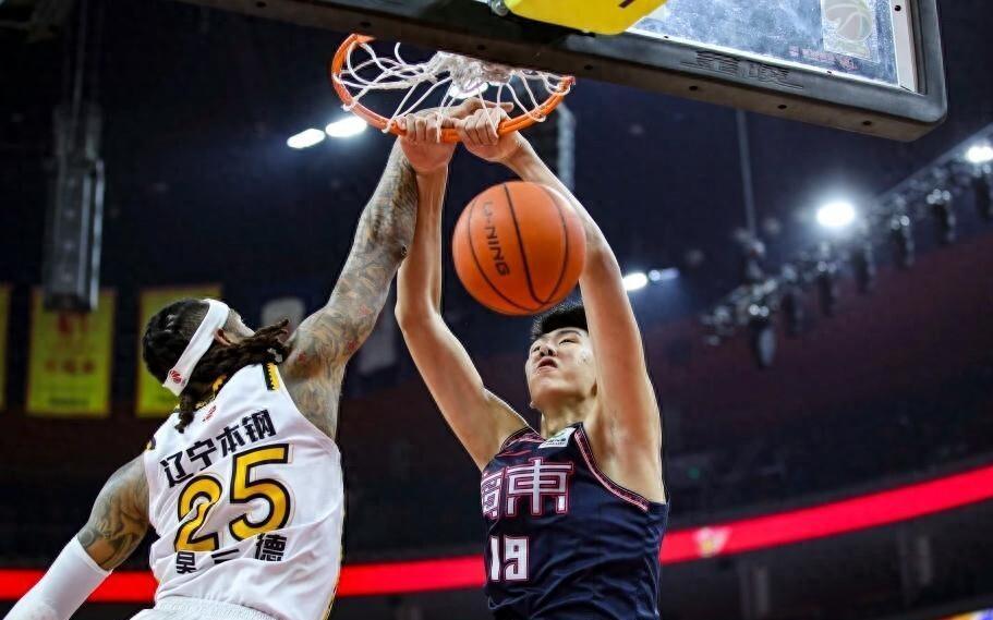PG电子- 辽宁本钢今晚篮板制胜，志在德甲名次提升，球迷炸锅，控场能力受关注
